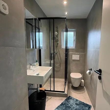 Apartment Hammer *